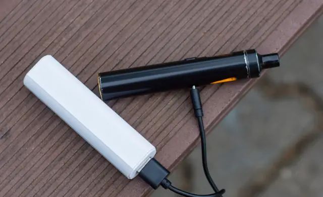 Sprievodca používaním elektronických cigariet: Kompletné tipy na nabíjanie, čistenie a údržbu